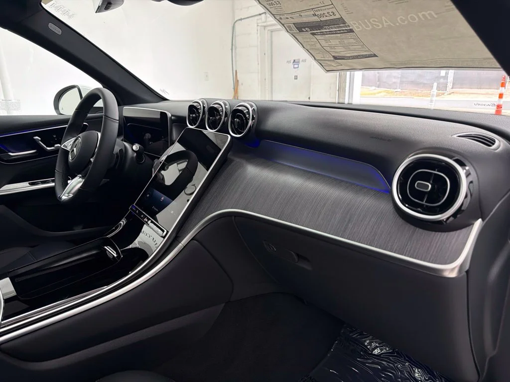 New 2027 White Mercedes-Benz GLC 300 image 28
