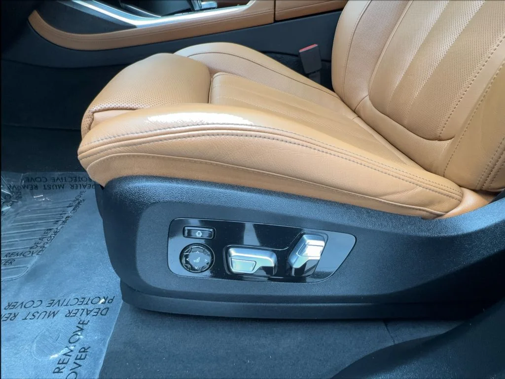 Used 2022 Gray BMW M50i image 23