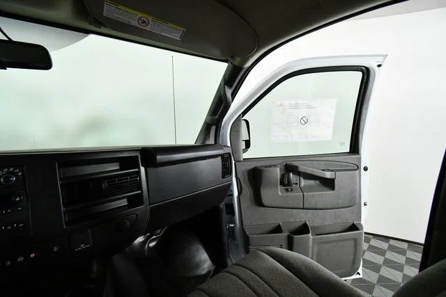 2025 Chevrolet Express Cargo Work Van - Photo 20