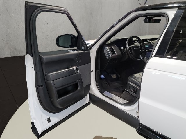 Used 2019 Fuji White Land Rover HSE image 18