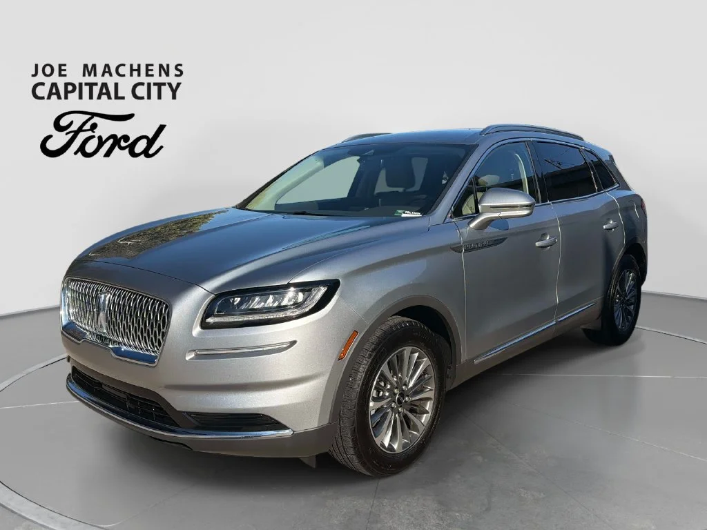 Used 2023 Silver Lincoln Standard image 9