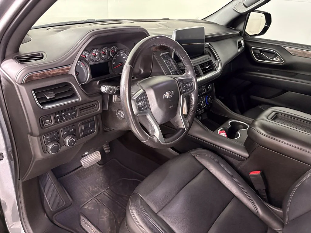Used 2021 Gray Chevrolet Z71 image 17