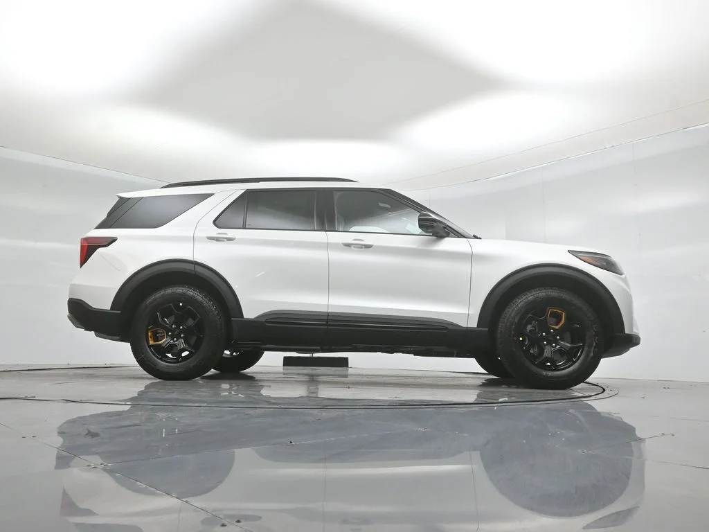 New 2026 Star White Metallic Tri-Coat Ford Tremor image 48