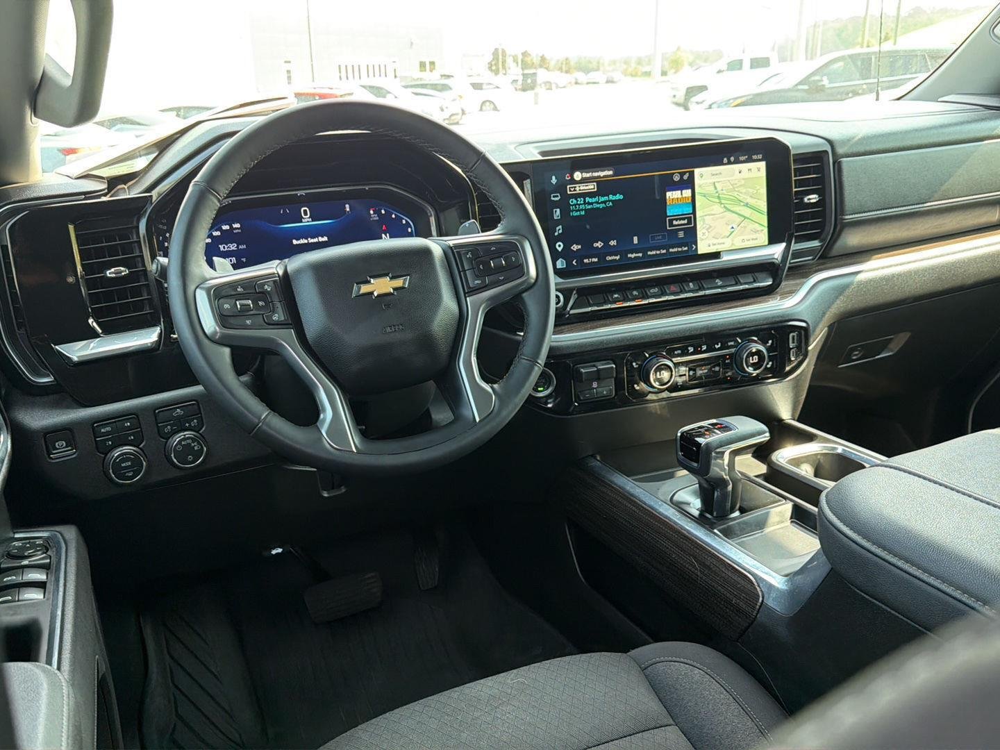 Used 2025 Summit White Chevrolet LT image 18