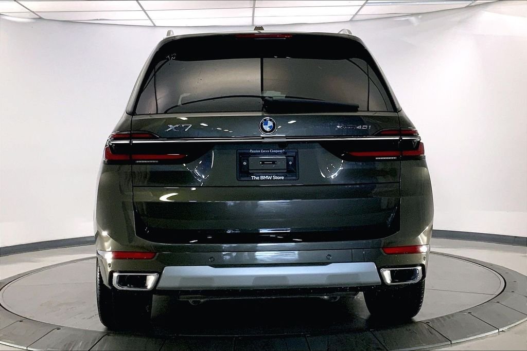 Used 2027 Manhattan Green Metallic BMW  image 3