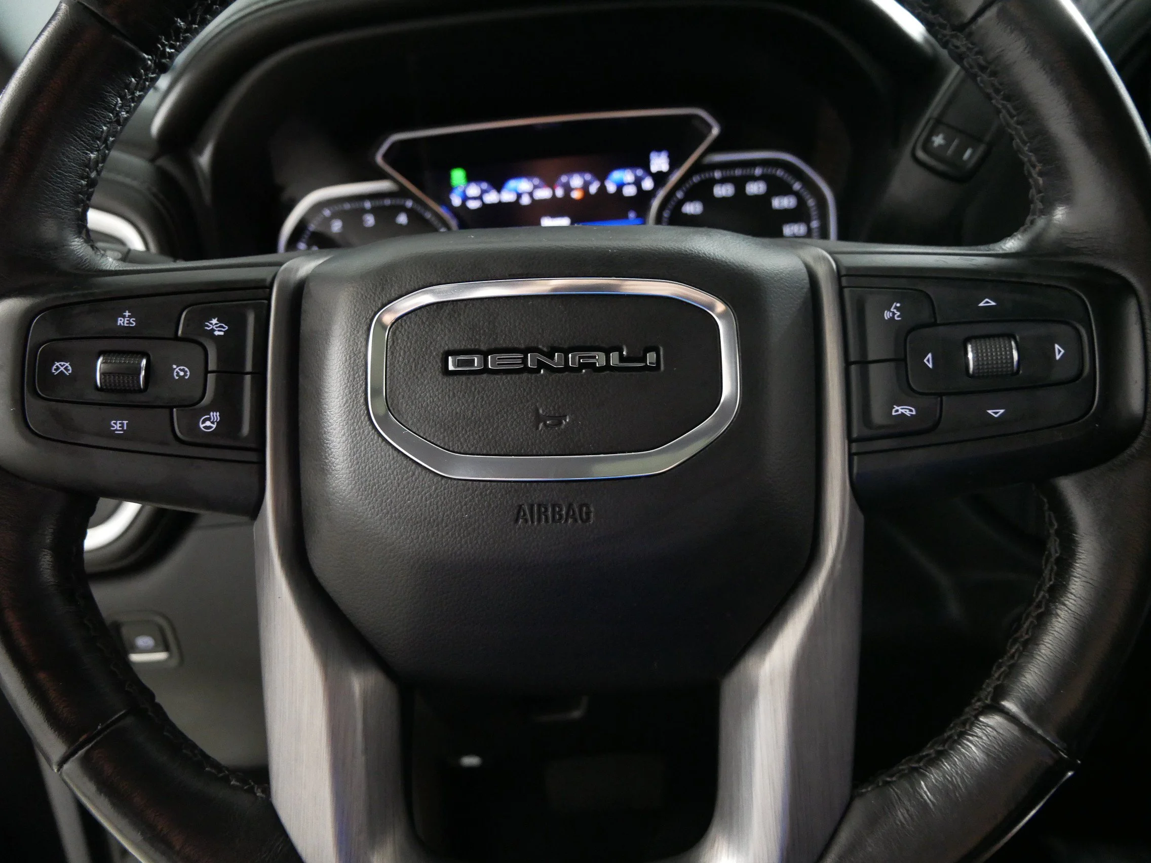 Used 2020 White Frost Tricoat GMC Denali image 25