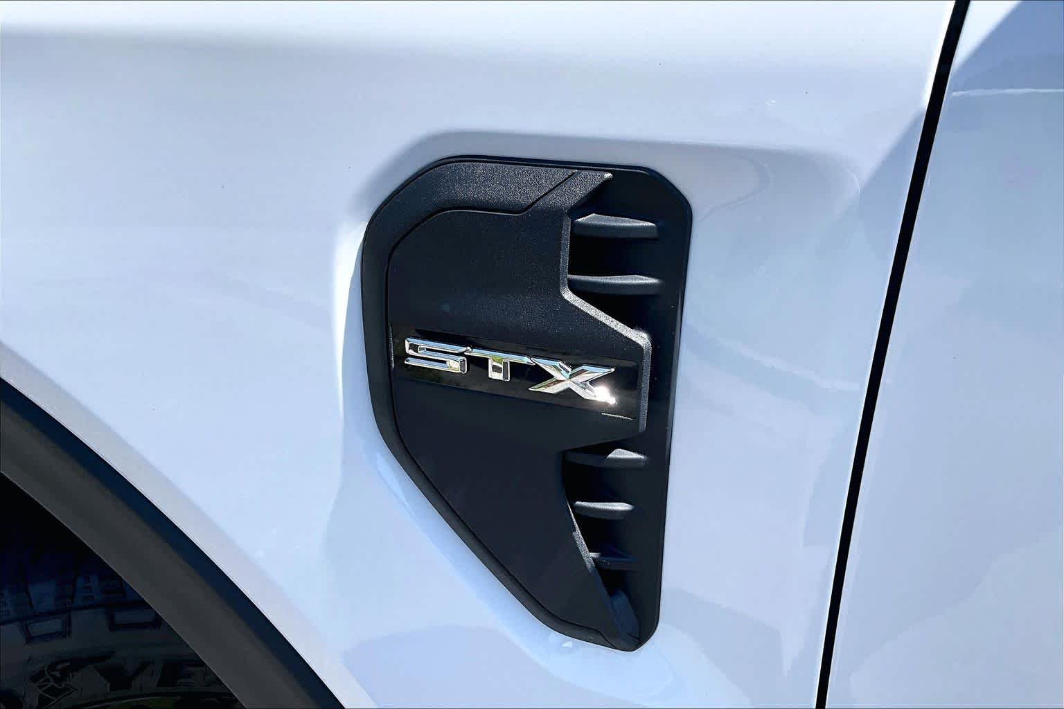 New 2026 Oxford White Ford XL image 15