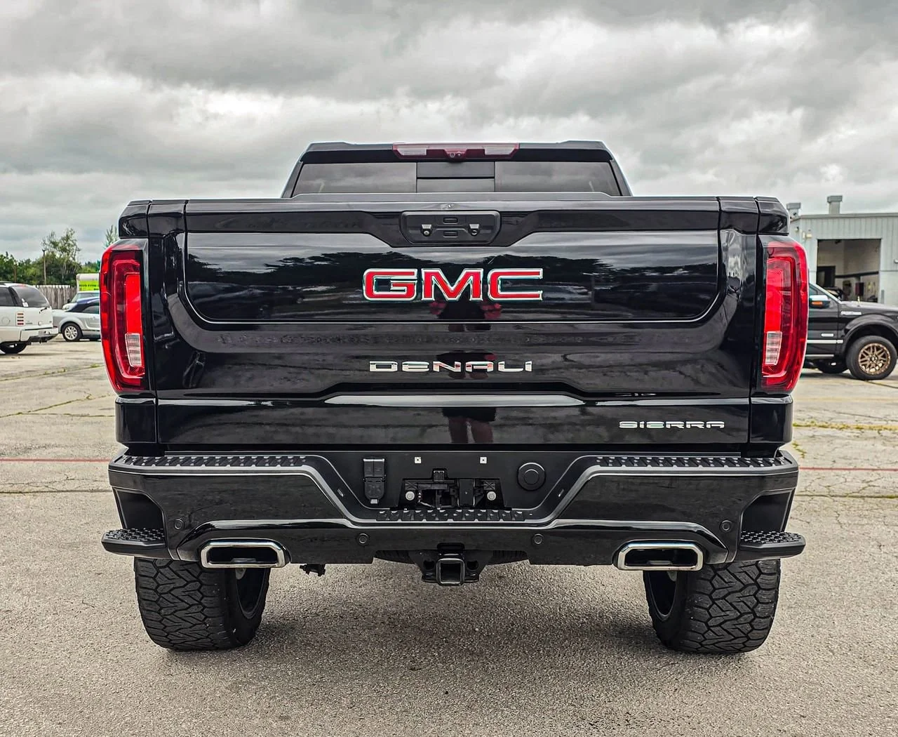 Used 2023 Onyx Black GMC Denali image 4