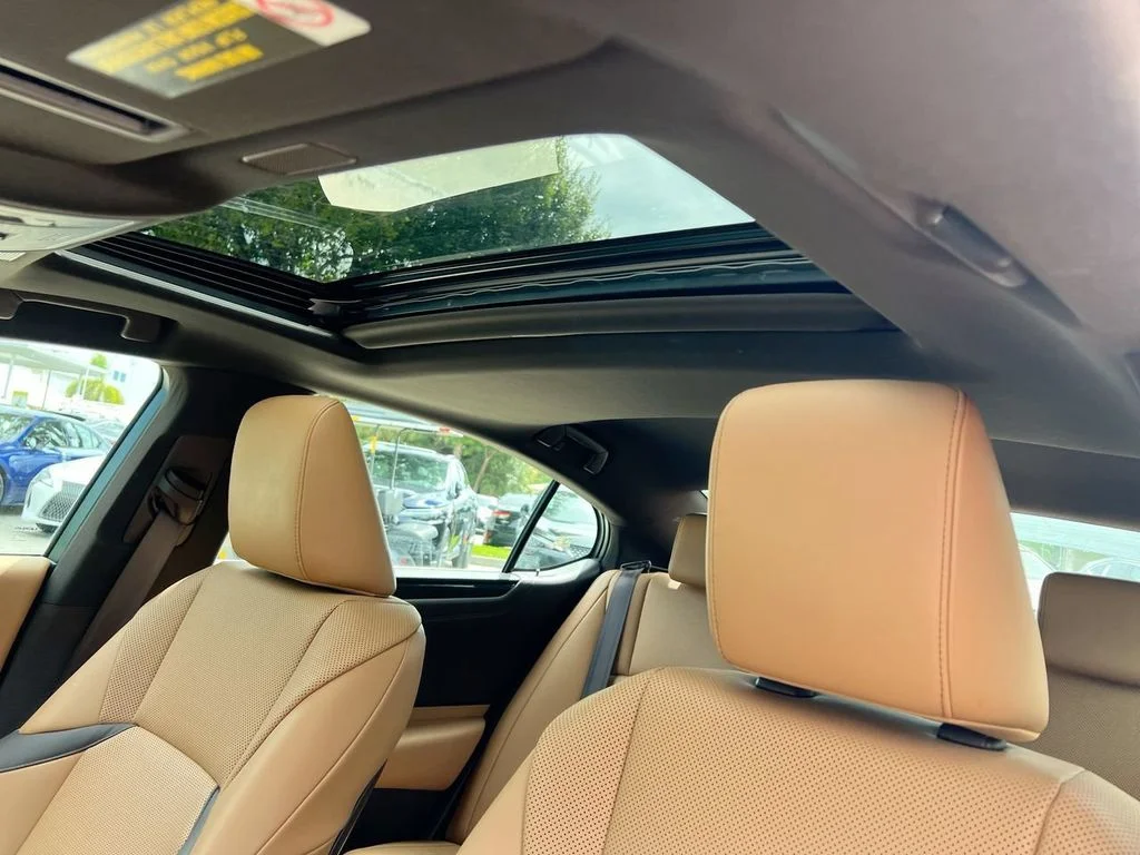 Used 2019 White Pearl Lexus 350 image 18