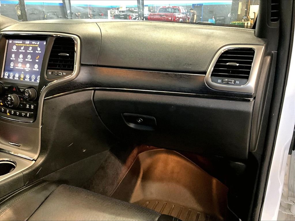 Used 2018 White Jeep Overland image 13