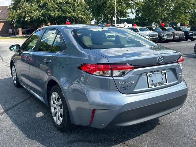Used 2025  Toyota LE image 5