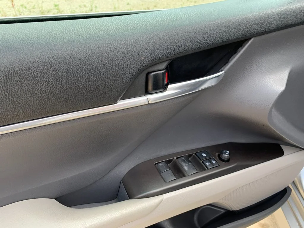 Used 2022 Silver Toyota LE image 12