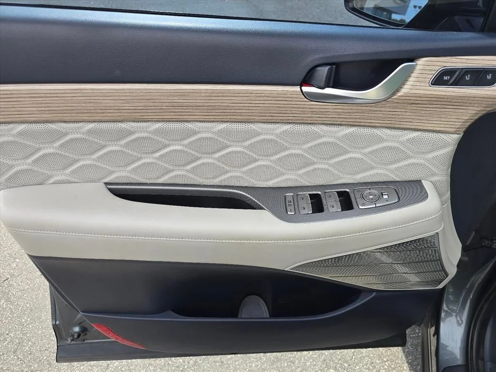 Used 2022 Gray Hyundai Calligraphy image 9