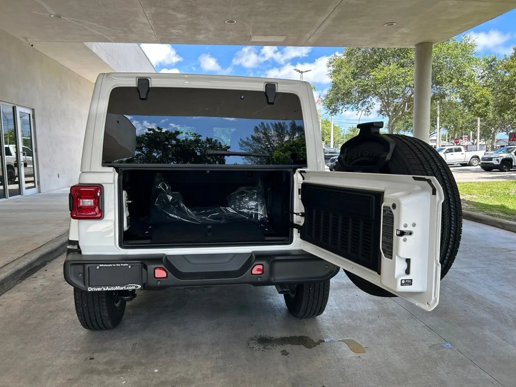 Used 2025 White Jeep Sahara image 36