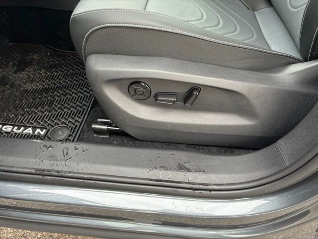 New 2026 Platinum Gray Volkswagen 2.0T SE image 8