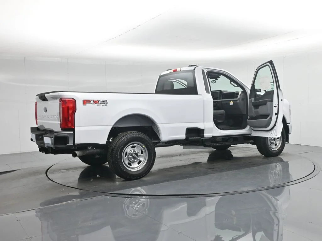 New 2026 Oxford White Ford XL image 5