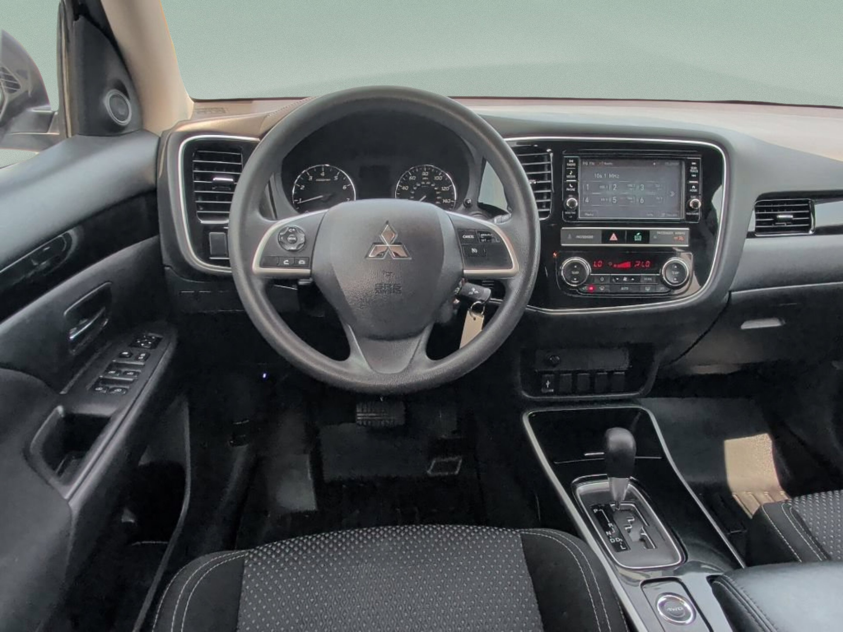 Used 2019 Silver Mitsubishi ES image 29