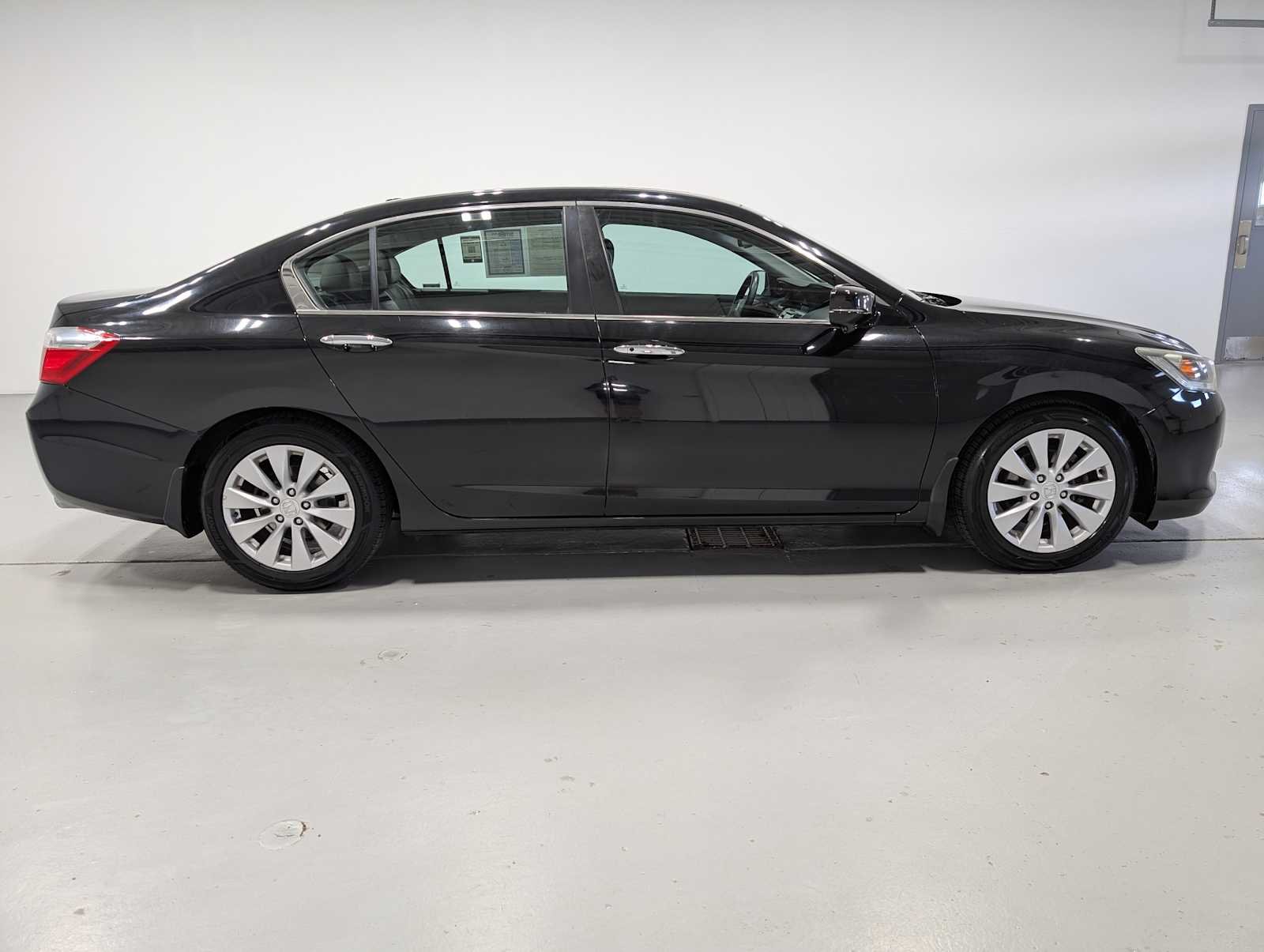 Used 2014 Crystal Black Pearl Honda EX-L image 7