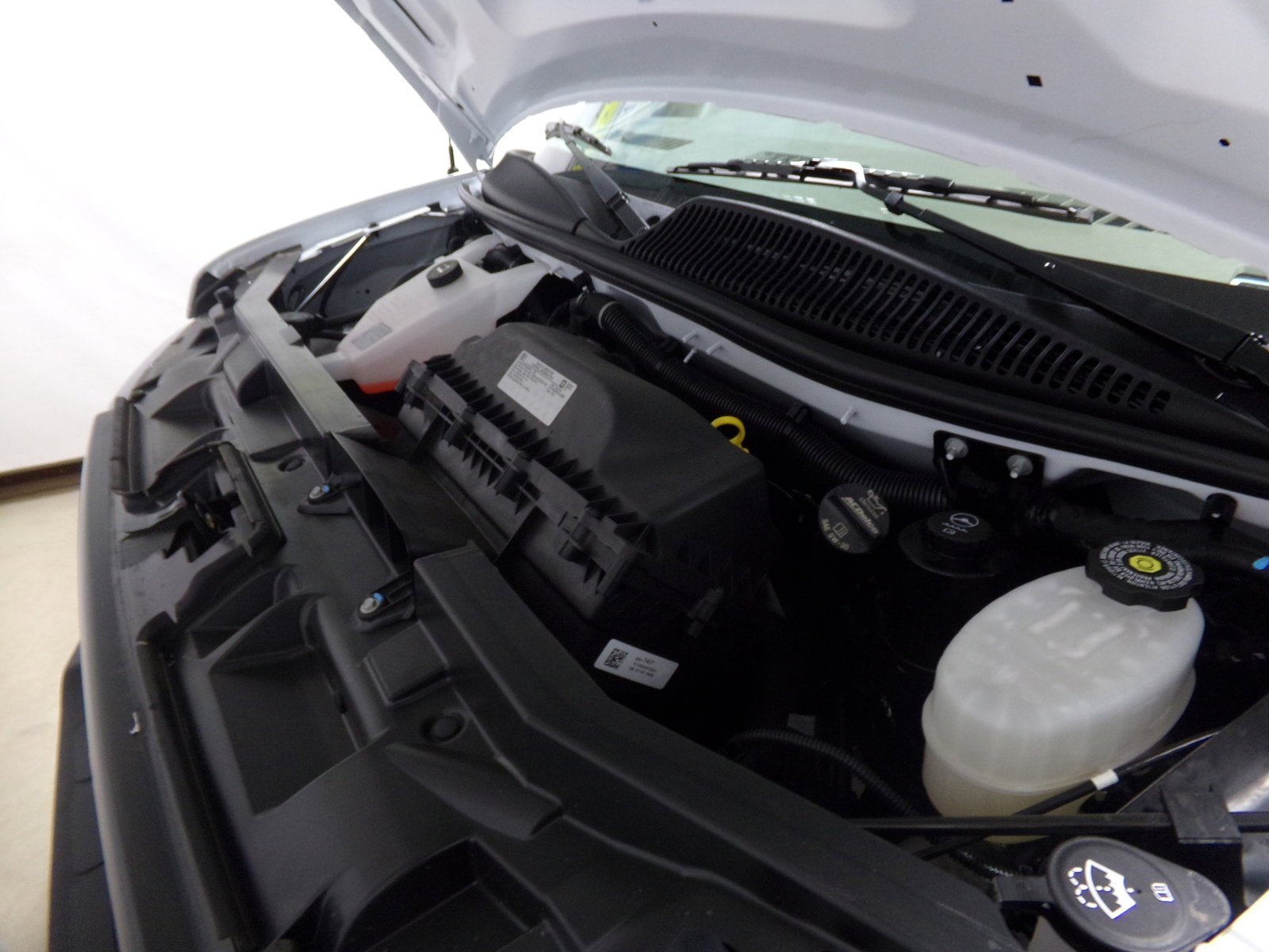 2025 GMC Savana Cargo Work Van - Photo 17