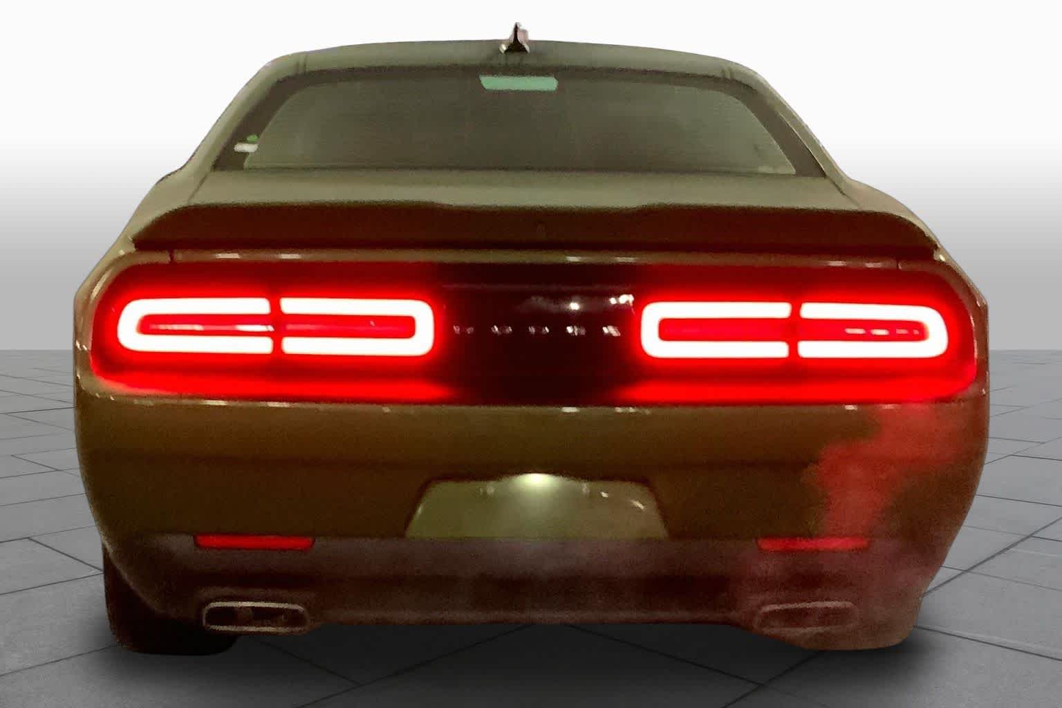 Used 2019 F8 Green Dodge SXT image 5
