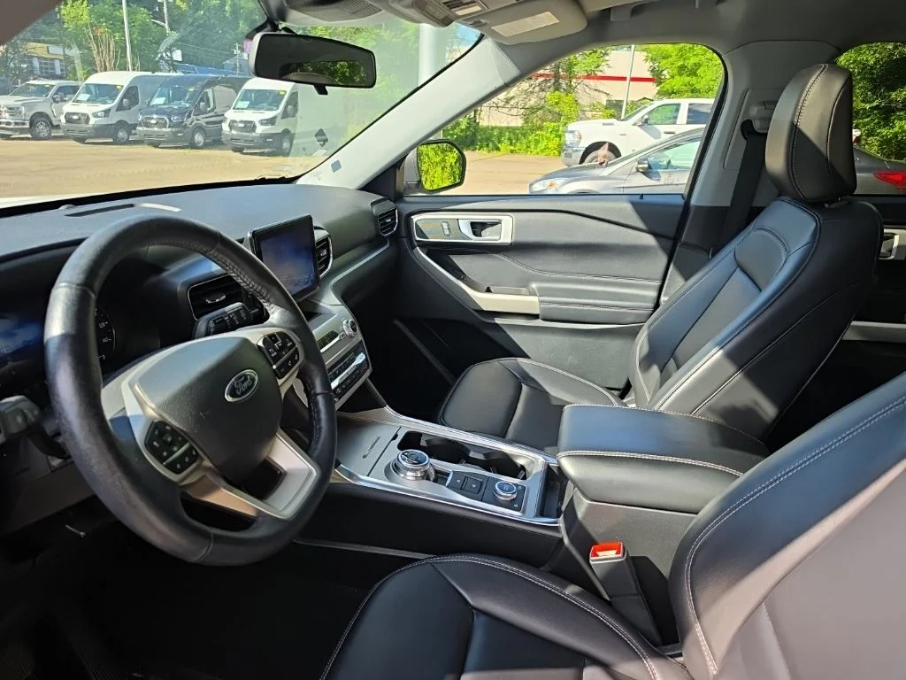 Used 2023 White Ford XLT image 2