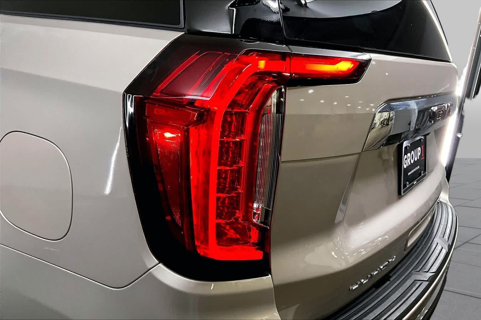 Used 2023 Pearl Beige Metallic GMC SLT image 27