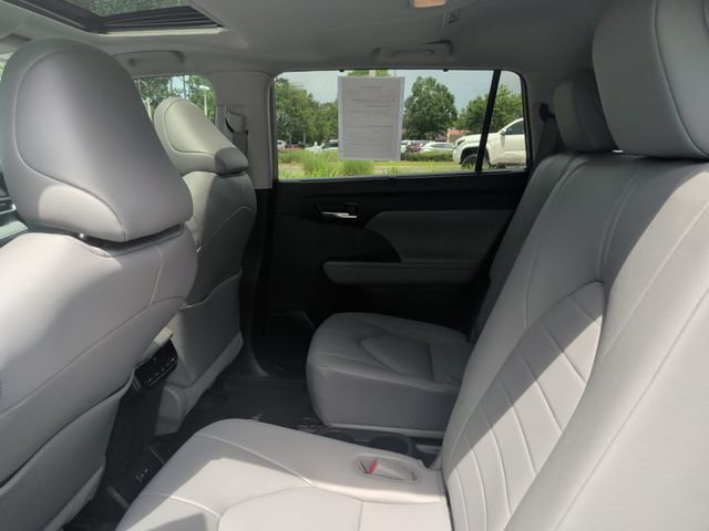 Used 2022 Black Toyota XLE image 30