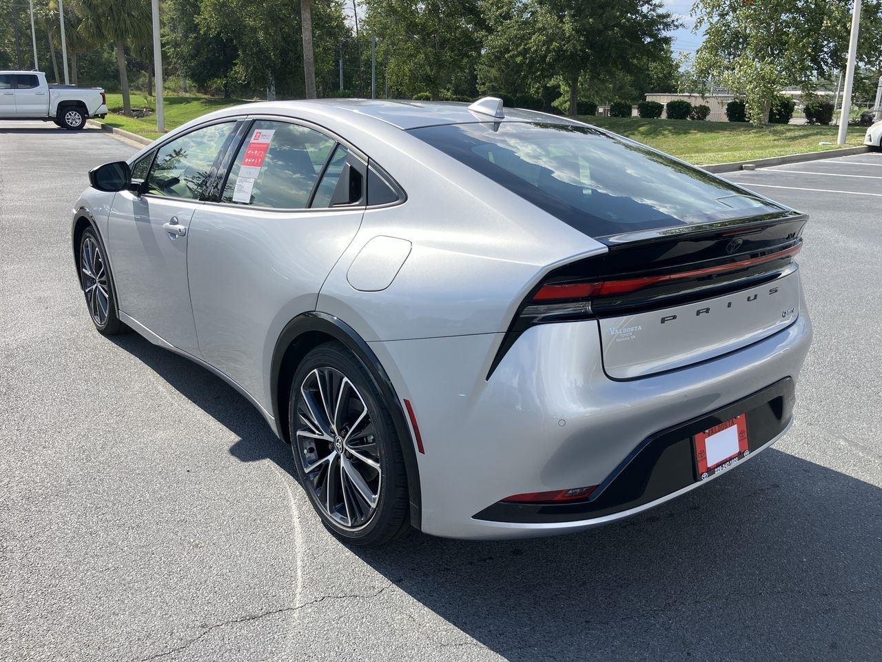 Used 2025 Cutting Edge Toyota XLE image 3