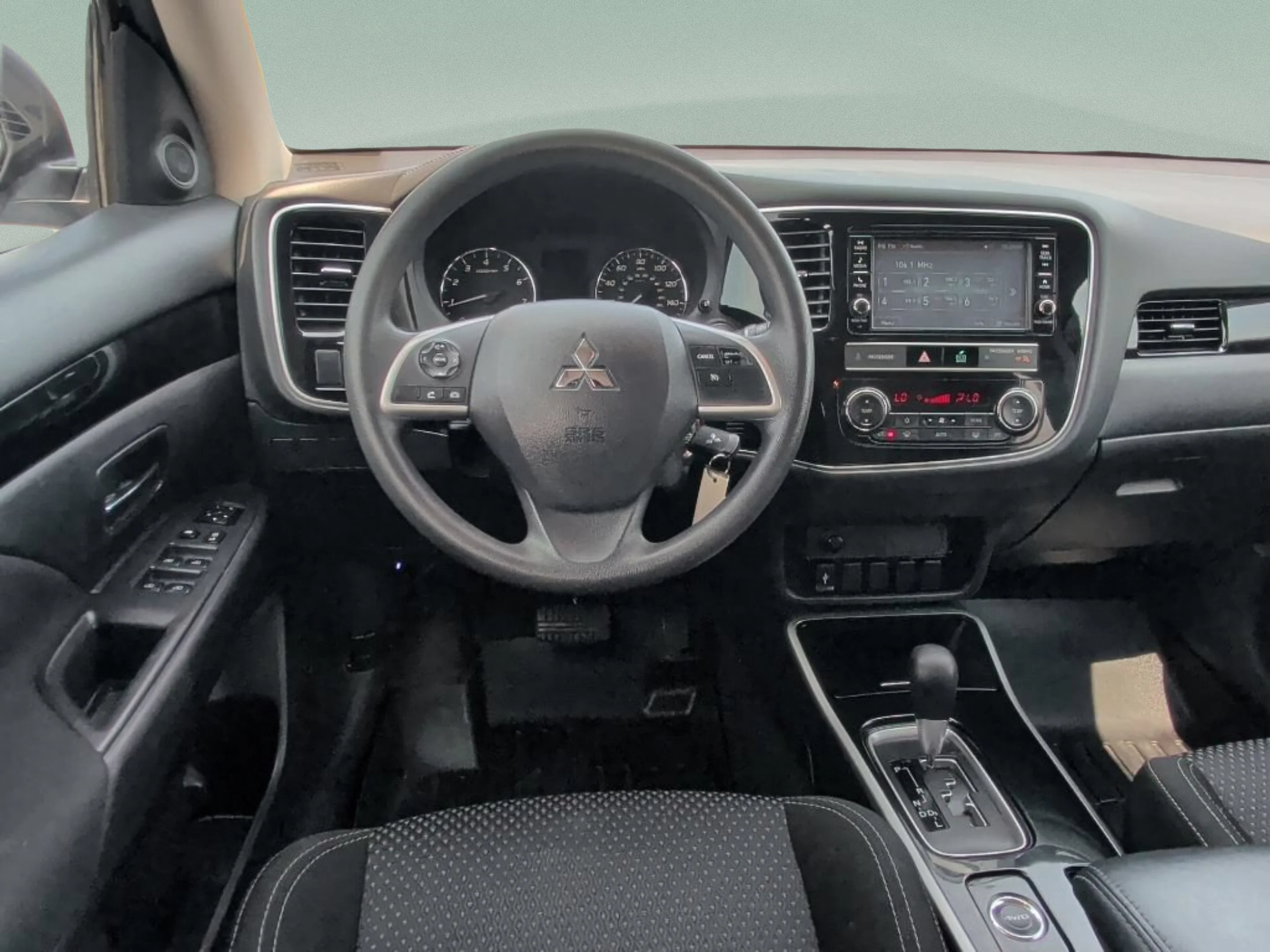 Used 2019 Silver Mitsubishi ES image 29
