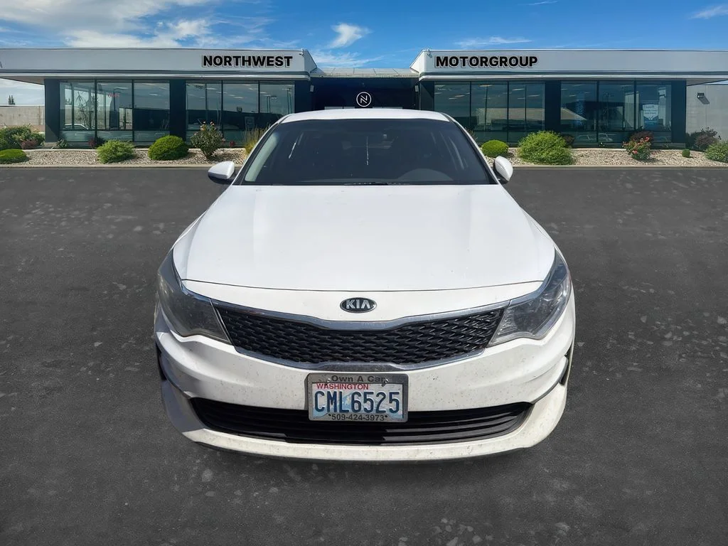 Used 2017 Snow White Pearl Kia LX image 2