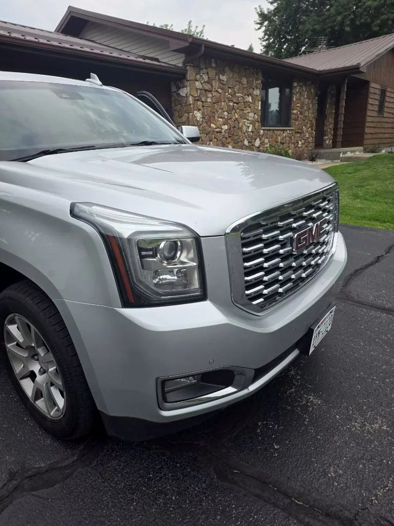 Used 2019 Silver GMC Denali image 2