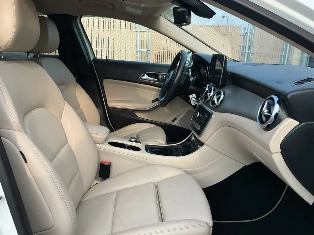 Used 2018 White Mercedes-Benz GLA 250 image 26