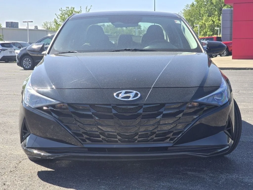 Used 2022 Black Hyundai SEL image 10