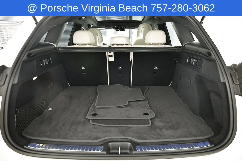 Used 2025 White Mercedes-Benz GLC 300 image 35