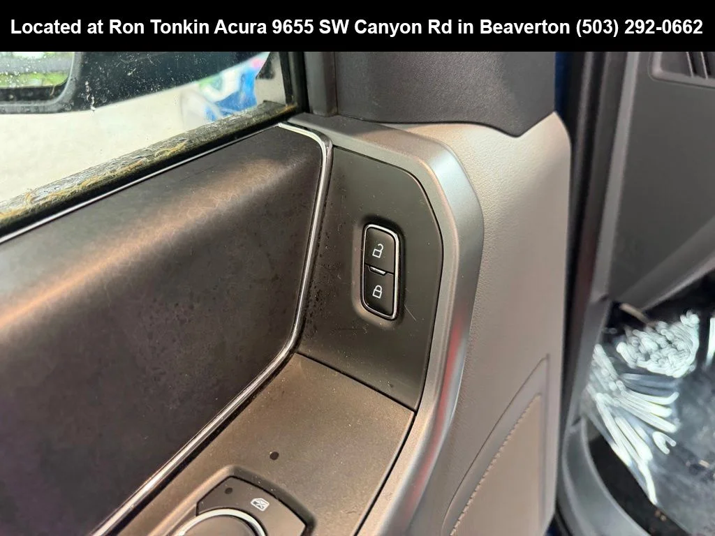 Used 2025 Atlas Blue Metallic Ford XLT image 13