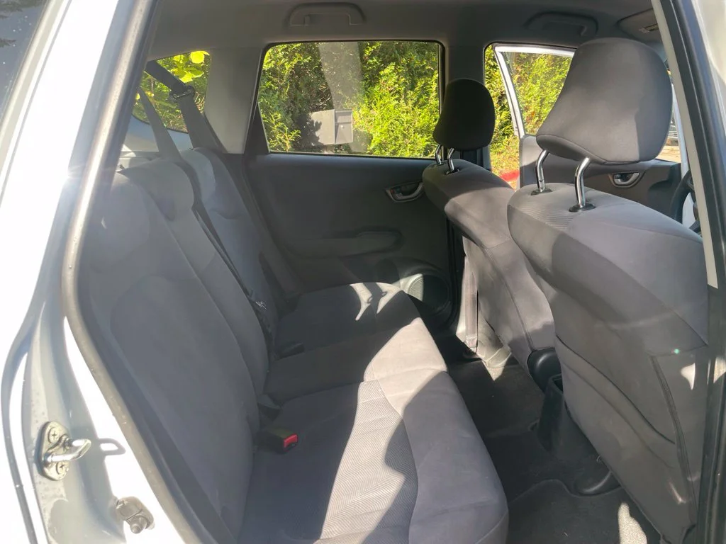 Used 2010 White Honda Base image 20