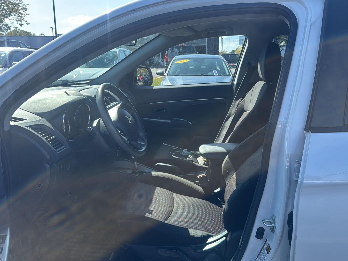 Used 2018 Diamond White Pearl Mitsubishi LE 2.0 image 9
