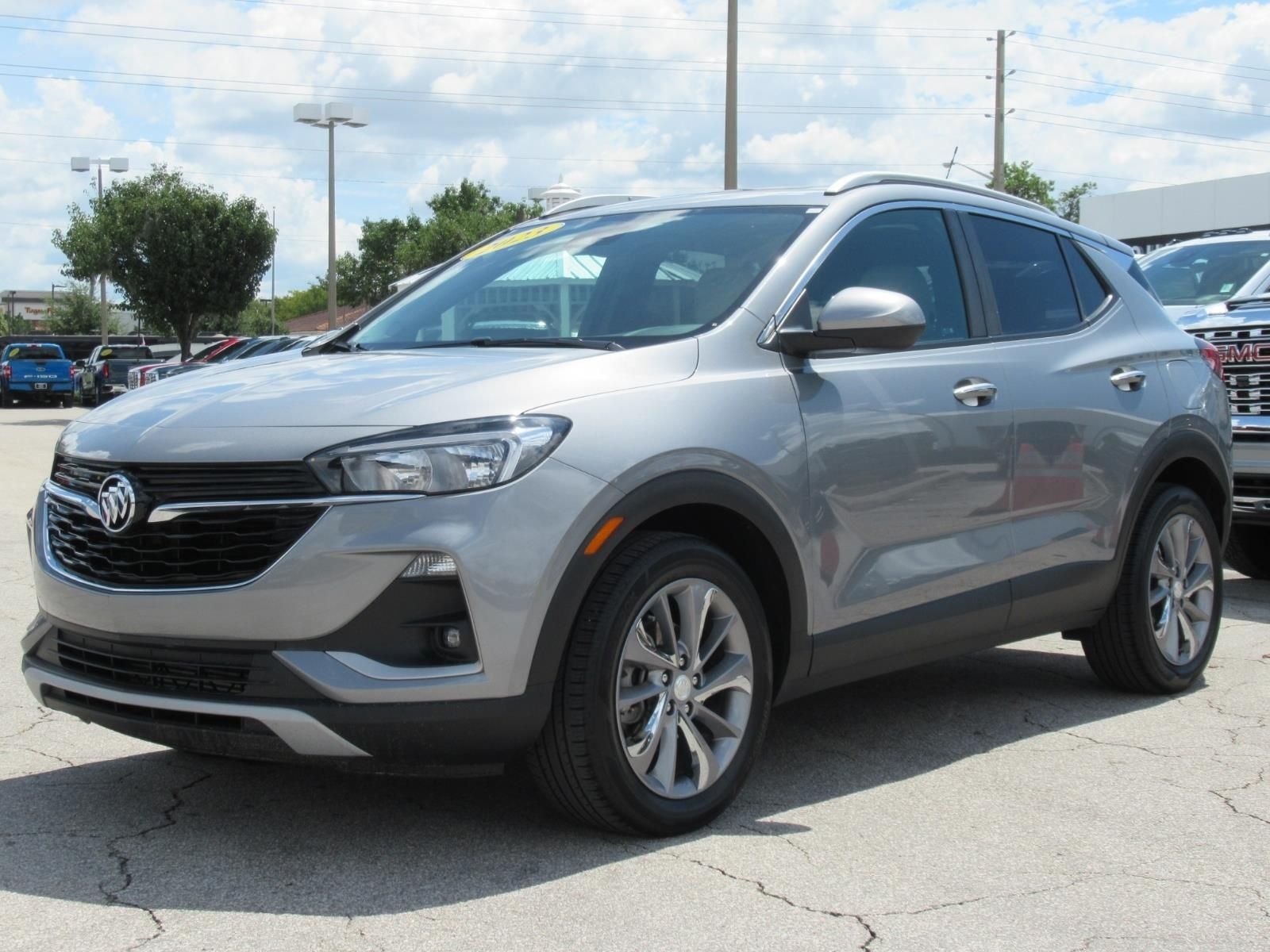 Used 2023 Gray Buick Select image 3