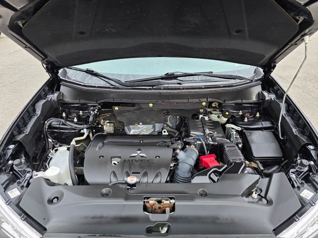 Used 2019 Black Mitsubishi 2.0 SE image 13