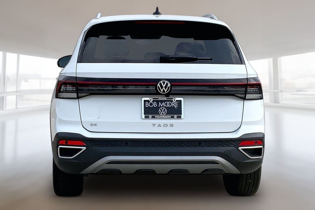 Certified Used 2025 Pure White Volkswagen 1.5T SE image 4