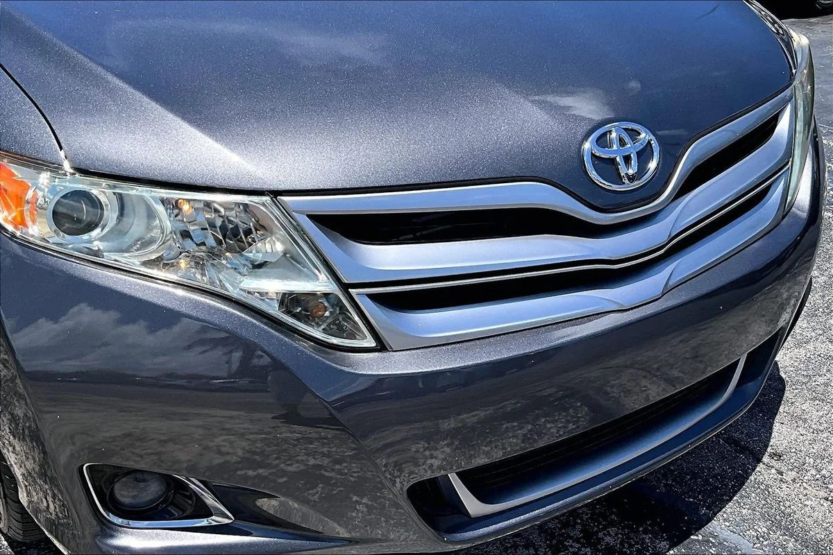 Used 2013 Gray Toyota LE image 34