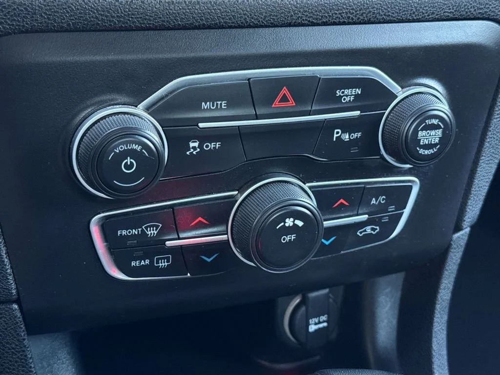 Used 2022 White Dodge SXT RWD image 21