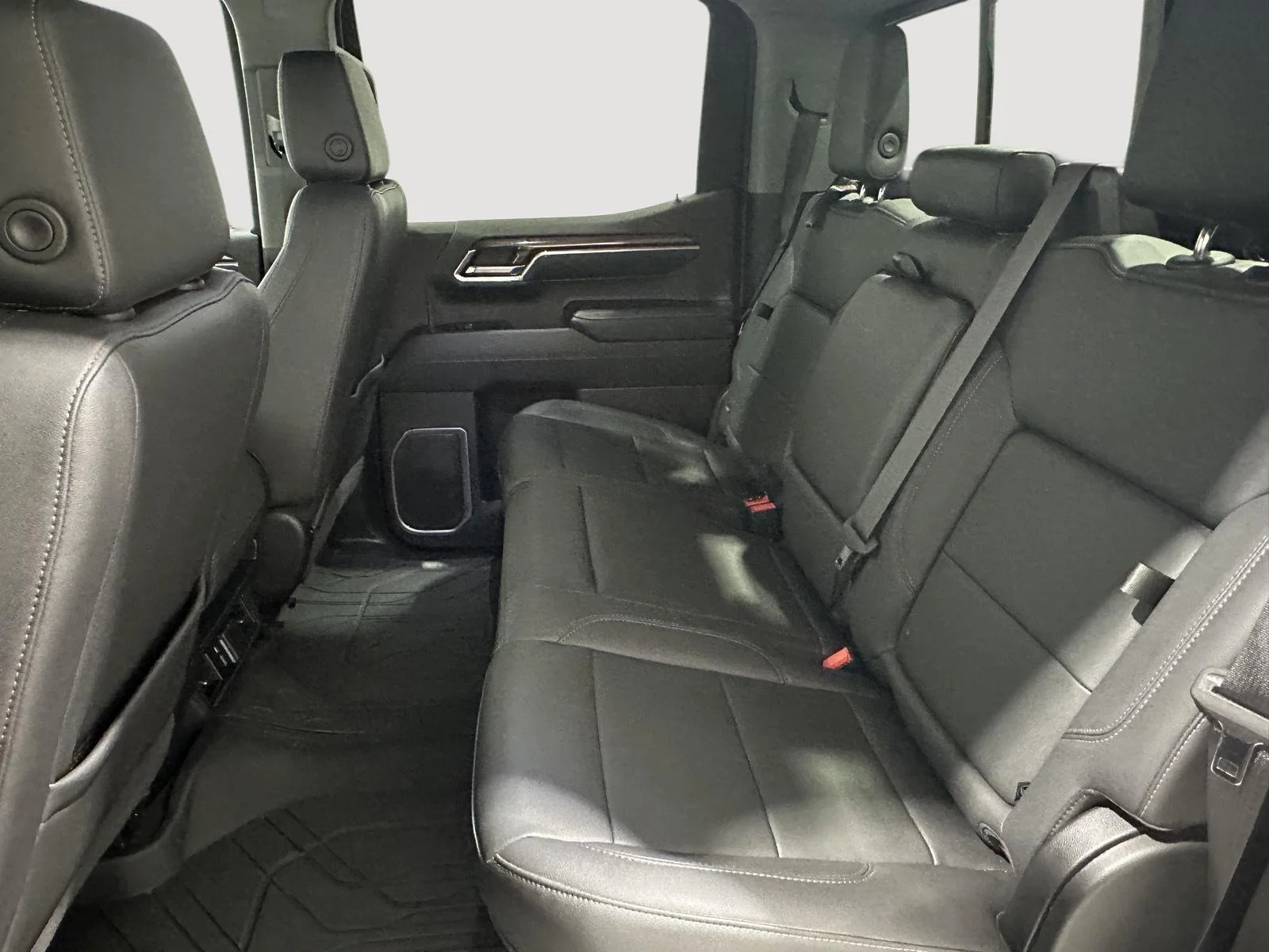 Used 2023 RADIANT RED TINTCOAT Chevrolet LT image 23