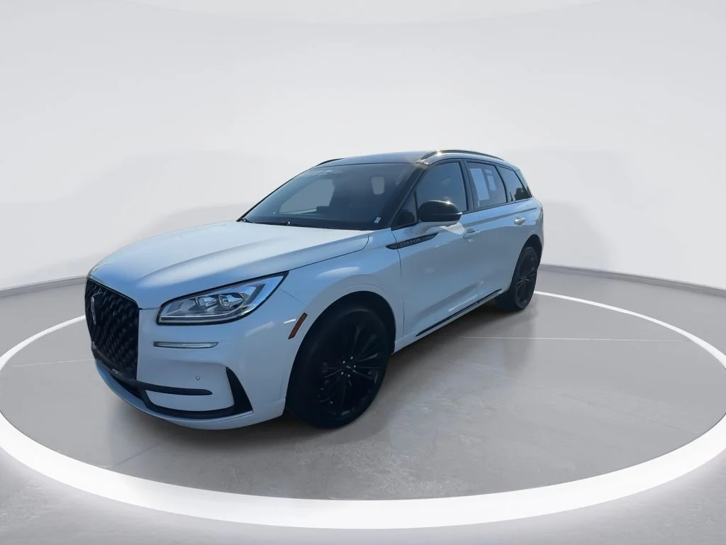 Used 2023 White Lincoln Reserve image 4