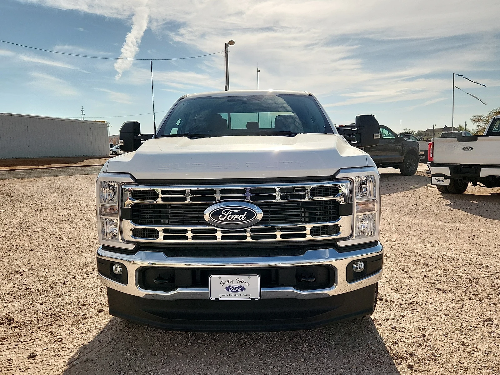 New 2027 Oxford White Ford XLT image 2