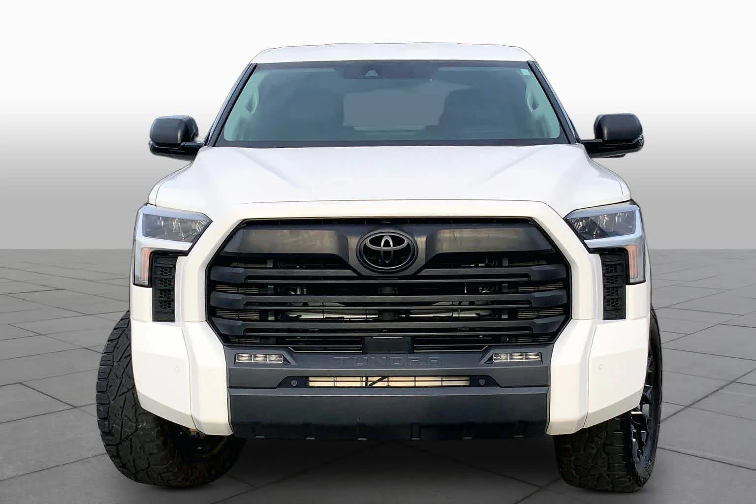 Used 2023 Ice Cap Toyota SR5 image 4