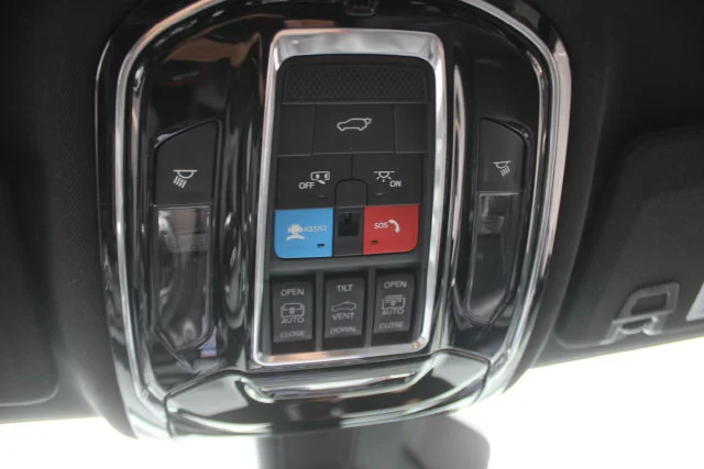 Used 2023 White Jeep Overland image 15