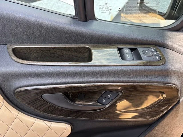 Used 2021 Black Mercedes-Benz Discovery Cross Country image 21