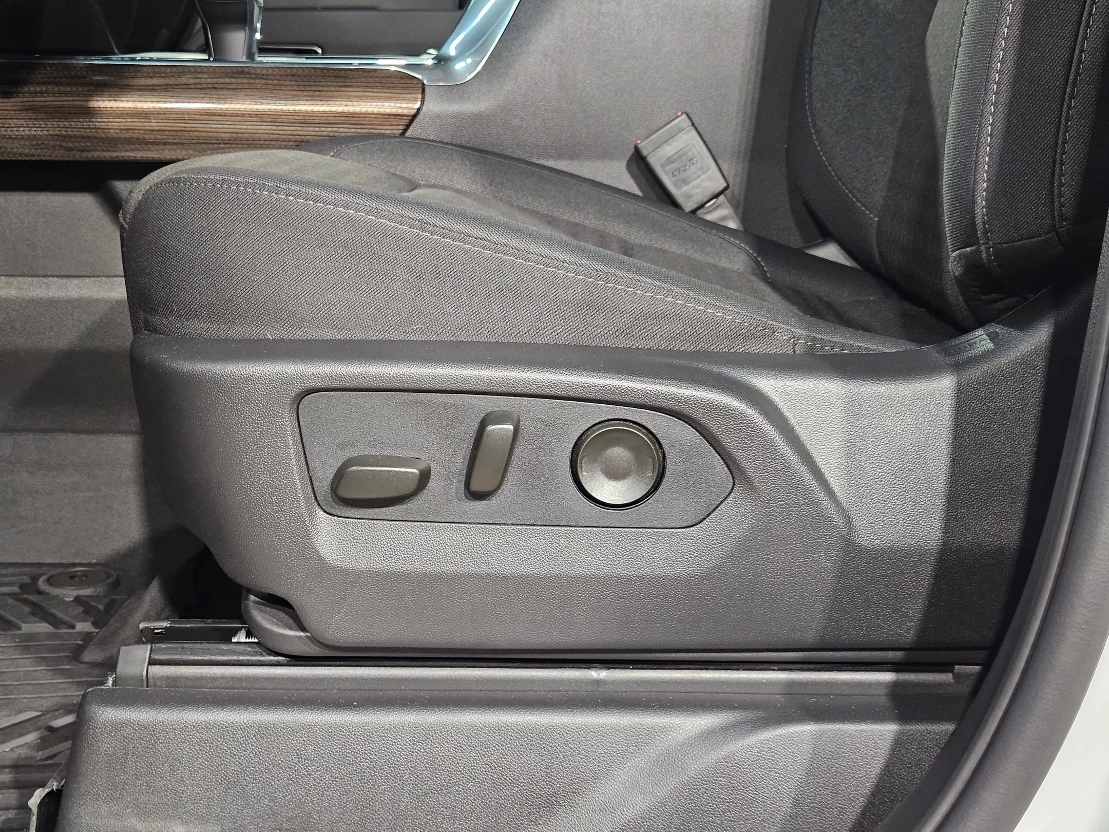 Used 2026 Summit White Chevrolet LT Trail Boss image 22