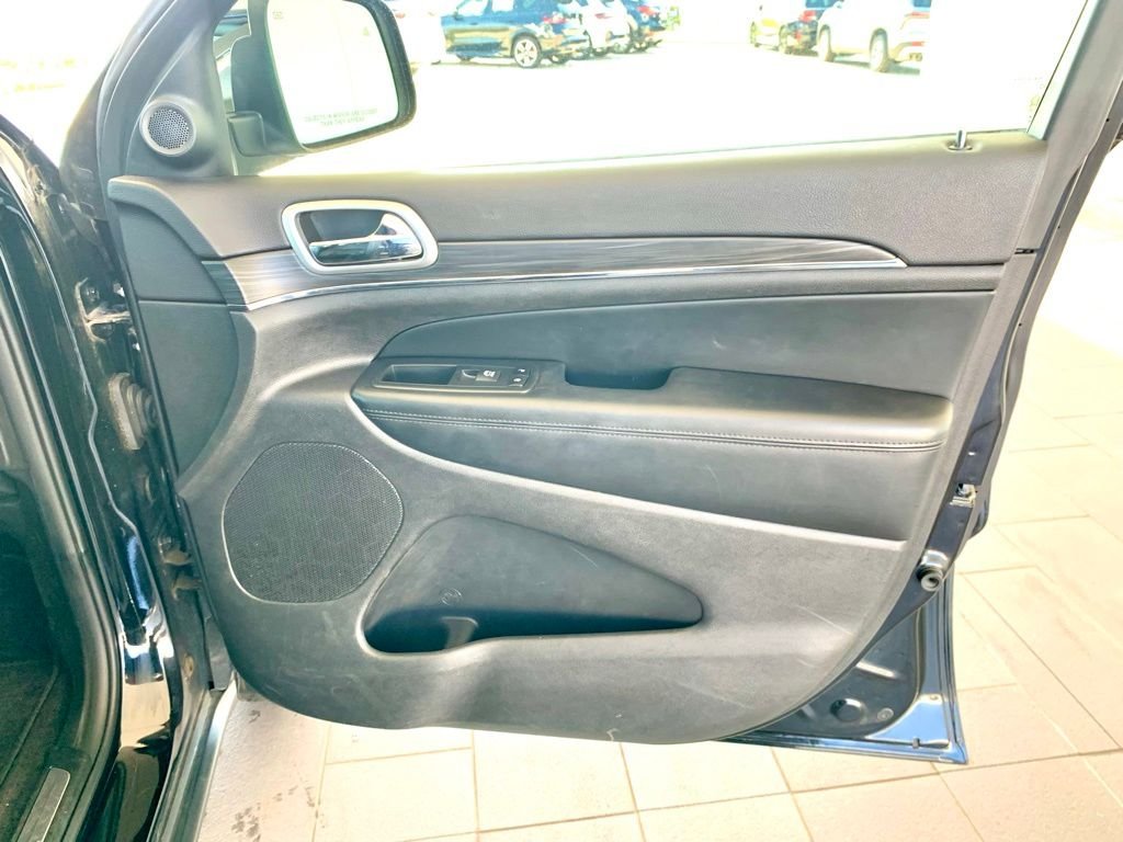 Used 2019 Black Jeep Limited image 26